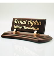 Kabartma Ahşap Masa İsimliği – Riola Masa İsimlik