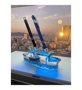 Lüks Gemi Sulu Kalemlik – LED'li 4 Kalem Kapasiteli Masa Dekoru (16 cm)