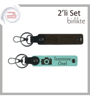 Objektife Yansıyan Duygular, Kamera Motifli Kişisel 2’li Anahtarlık Hediyesi, Koyu Kahve-Turkuaz (Çok Renkli)