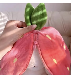 Özel Tasarım Peluş Çilek Tavşan Fermuarlı Yapısıyla Çantalı 55 Cm Sevgiliye-Anneye-Arkadaşa Hediye