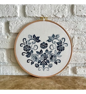 Seretamin Handmade Ebruli Çiçekli Kalp Kanaviçe Nakışlı Duvar Süsü