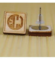 Monogram Yazılı Gümüş Kaplama ve Ahşap Kare Küpe bms668