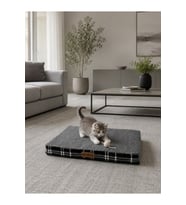 Yumuşak ve konforlu, yıkanabilir, kaydırmaz taban, 5 cm süngerli yatak