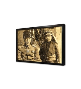 Atatürk Köylü Çocukla Çerçeveli Cam Tablo