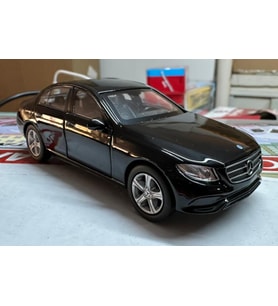 Oyuncak Metal Model Araba 1/36 Çek Bırak Mercedes Benz E Class Siyah
