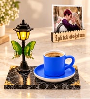 Kişiye Özel Fotoğraflı Sokak Lambalı Mavi Kahve Fincanı İyi Ki Doğdun Doğum Günü Hediyesi
