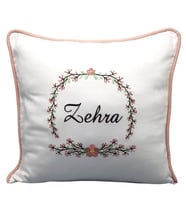 Kişiye Özel Nakışlı Doğum Yastığı Çİçek Desenli 40x 40 cm (Ekru)