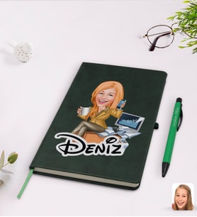 BK Gift Kişiye Özel Kadın Muhasebeci Karikatürlü Yeşil Termo Deri Defter Kalem Seti Model 1