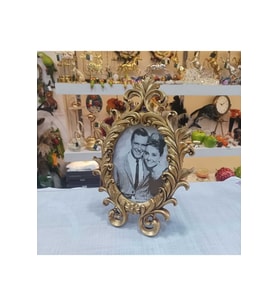Oval sarmaşık desen fotoğraf çercevesi
