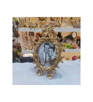 Oval sarmaşık desen fotoğraf çercevesi