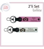 Her Kareye Değer Kat, Kamera Motifli, Kişisel Yazılı Deri Anahtarlık Hediyesi, Pembe-Beyaz
