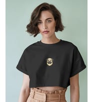 Minimal Kangal Baskılı Beyaz Crop Tişört Kadın Rahat Kalıp (Siyah)