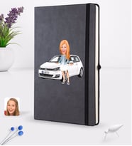 BK Gift Kişiye Özel Plakalı Kadın Volkswagen Golf Karikatürlü Siyah Termo Deri Defter 16x24cm Model 1