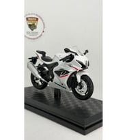 Suzuki GSX-R1000R Beyaz 1:18 Ölçek Diecast Model Motosiklet