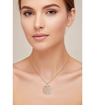 Sacred Bloom – Yaşam Çiçeği Sembol Kolye