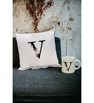 V Harfi Kupa Bardak ve Yastık Set (Beyaz)