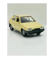 Welly 1:36 Skoda Favorit DieCast Çek Bırak Model Metal Araba