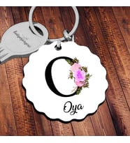 Kişiye Özel O Harfi Temalı Çiçekli Tasarım HDF Dalgalı Anahtarlık (Beyaz)