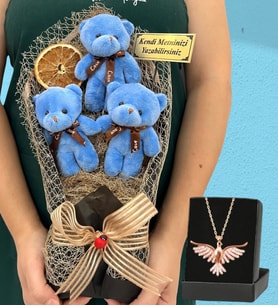 Kişiye Özel Büyük Boy 3'lü Peluş Ayıcık Buketi ve Zümrüdü Anka Kuşu Kolyesi (Model 3)