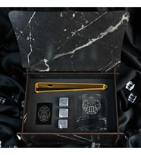 Ahşap Kutulu Arma Tasarımlı Kişiye Özel Gold Maşalı, Çakmaklı ve Taşlı Viski Kadehi Seti