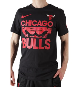 Nike NBA Chicago Bulls Courtside Mens Tee Black Grafik Baskılı Erkek Günlük Tişört Siyah