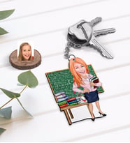 BK Gift Kişiye Özel Kadın Fizik Öğretmeni Karikatürlü Ahşap Anahtarlık-1 (Beyaz)