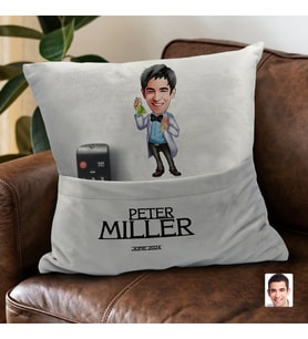 BK Gift Kişiye Özel Kimyager Karikatür Tasarımlı Organizer Kumanda ve Atıştırmalık Cepli Gri Kırlent Yastık-1 Arkadaşa Hediye, Cepli Yastık