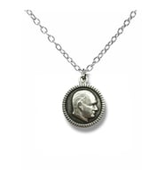Atatürk Madalyon Figürlü Gümüş Renk Unisex Kolye –Metal Zincirli Takı