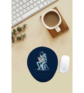 Gazete Okuyan Astronot Desenli Bilek Destekli Mouse Pad