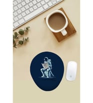 Gazete Okuyan Astronot Desenli Bilek Destekli Mouse Pad