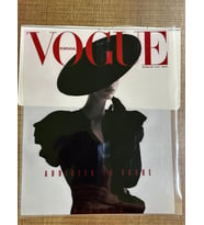 19X24 CM VOGUE YAZILI KADIN GÖRSELLİ TRANSFER BASKI ARMA TİŞÖRT BASKI (Kırmızı)