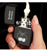 Kişiye Özel İsimli Benzinli Siyah Zippo Çakmak - Kiraz Vişne Baskılı
