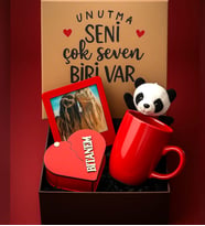 Kırmızı Kupalı Hediye Kutusu