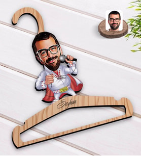 BK Gift Kişiye Özel Elvis Presley Karikatürlü Standart Boy Ahşap Elbise Askısı-1