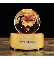 Kişiye Özel Işıklı Ahşap Kaideli Yonca Temalı Cam Küre 8cm*6cm