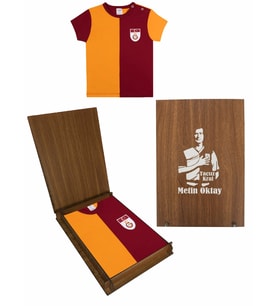 GALATASARAY BEBEK METİN OKTAY FORMA TSHİRT HEDİYE AHŞAP KUTULU (Sarı-Kırmızı)