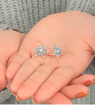 925 Ayar Gümüş Aquamarine Taşlı Nergis Çiçeği Küpe