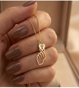Kalp Yapan El Model Harf Kolye 925K Gümüş (Gold)