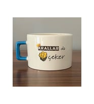 Krallar Da Nah Çeker Baskılı Mavi Kulplu Kare Kupa - Komik Hediye Bardak Fincan Mug