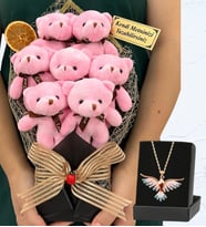 Kişiye Özel Büyük Boy 7'li Tasarım Peluş Ayıcık Buketi ve Renkli Zümrüdü Anka Kuşu Kolyesi (Model 1)