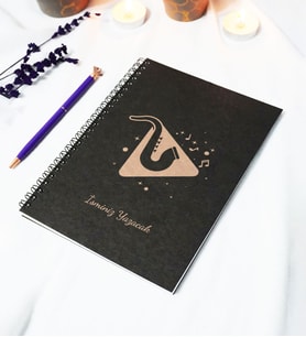 Kişiye Özel Müzik Temalı Siyah Kraft Kapaklı Defter - 45 Yaprak A5 (90 SAYFA) 15x21 Cm