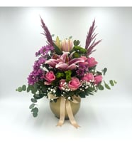 Polimer Saksıda Pembe Lilyum, Gül ve Papatyalar Aranjmanı