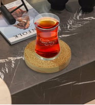 BK Gift Kişiye Özel Retro Motif Tasarımlı Doğal Ahşap Tabaklı Heybeli Çay Bardağı Model 9