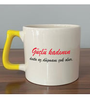 Güçlü Kadının Dostu Az, Düşmanı Çok Olur Baskılı Kadınlar Günü Sarı Kulplu D Kupa