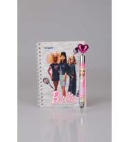 LİSANSLI BARBIE ÇİZGİLİ NOT DEFTERİ VE KALP BAŞLIKLI UÇLU KALEM 0.7 MM 2'LİSİ (Pamuk Şeker)