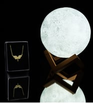 3D Ay Şeklinde Dekoratif Gece Lambası Masa Lambası & Gold Renk Melek Kolye Hediye Seti