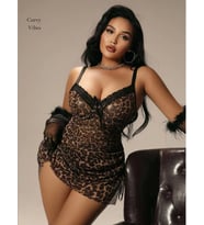 Curvy Vibes Leopar Desenli Yanı Yırtmaçlı V Yaka Büyük Beden Gecelik (2XL/3XL)