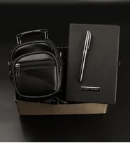 Kişiye Özel Siyah Defter & Kişiye Özel Metal Tükenmez Kalem & Siyah Renkli Suni Deri Mini El Ve Omuz Çantası Hediye Seti