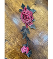 ÜTÜ İLE YAPIŞAN KABARMA NAKIŞ İŞLEME ÇİÇEKLİ DALLI APLİKE 33X12 CM
