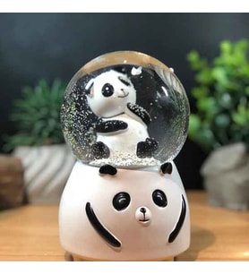 Panda Işıklı ve Müzikli Büyük Boy Püskürtmeli Kar Küresi